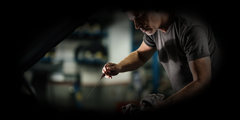 Ölstand prüfen und Motoröl nachfüllen am Auto