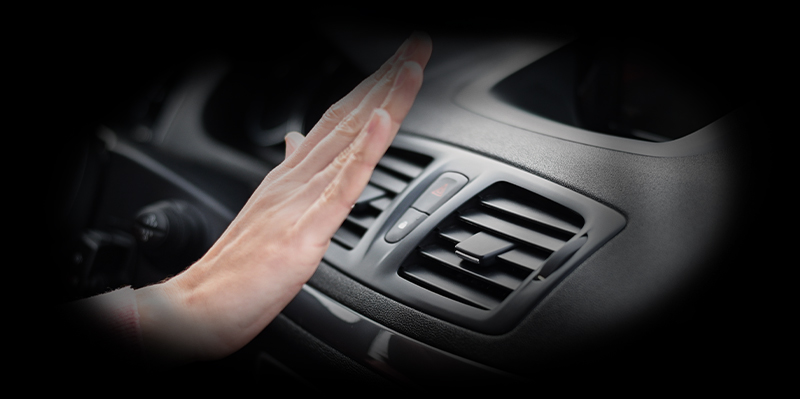 Klimaanlage im Auto – Innenraum mit Bedienung der Klimaanlage
