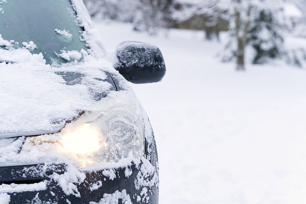 Autobeleuchtung im Winter – Licht bei Dunkelheit und schlechtem Wetter prüfen
